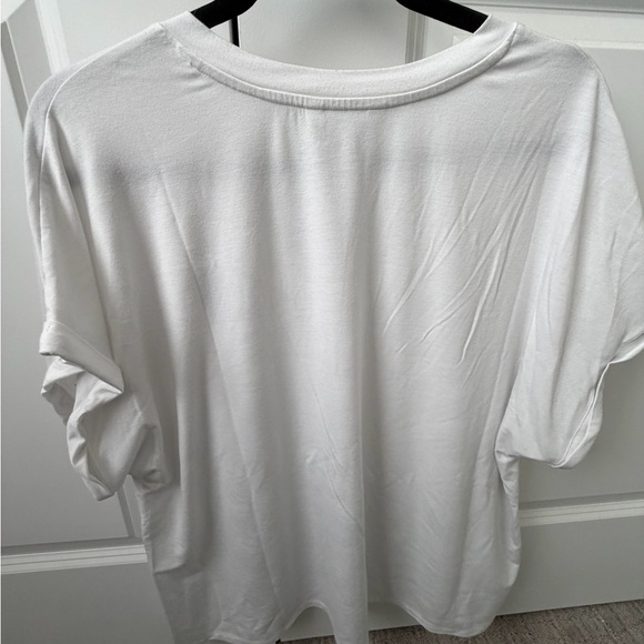 Tommy Bahama White V-Neck Kauai Tee with Phillies Logo - Picture 3 of 3